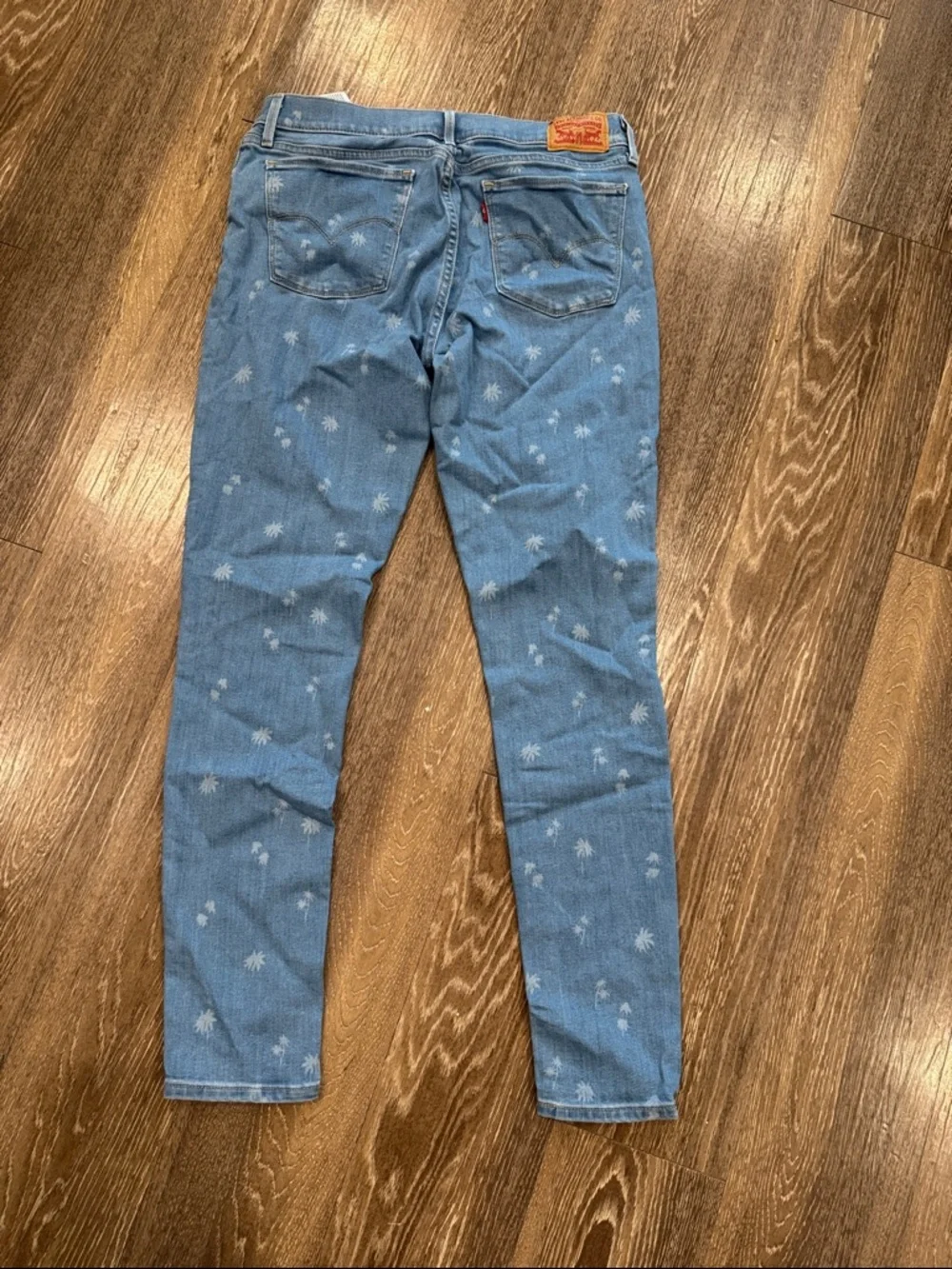 Levi's 710 Light Blue Skinny Jeans with Subtle Palm Print - Picture 6 of 6